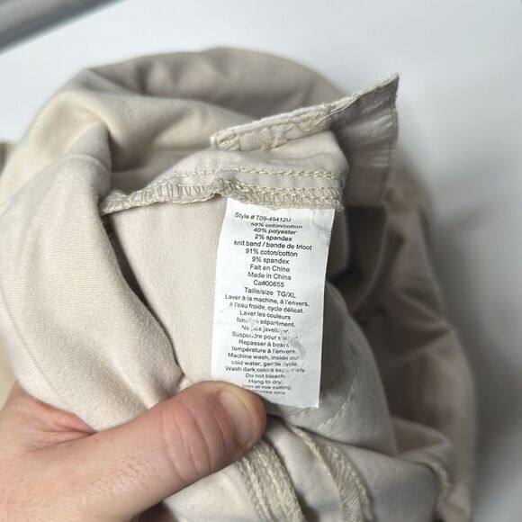 Thyme maternity beige capri pants with zippers XL - Picture 3 of 3